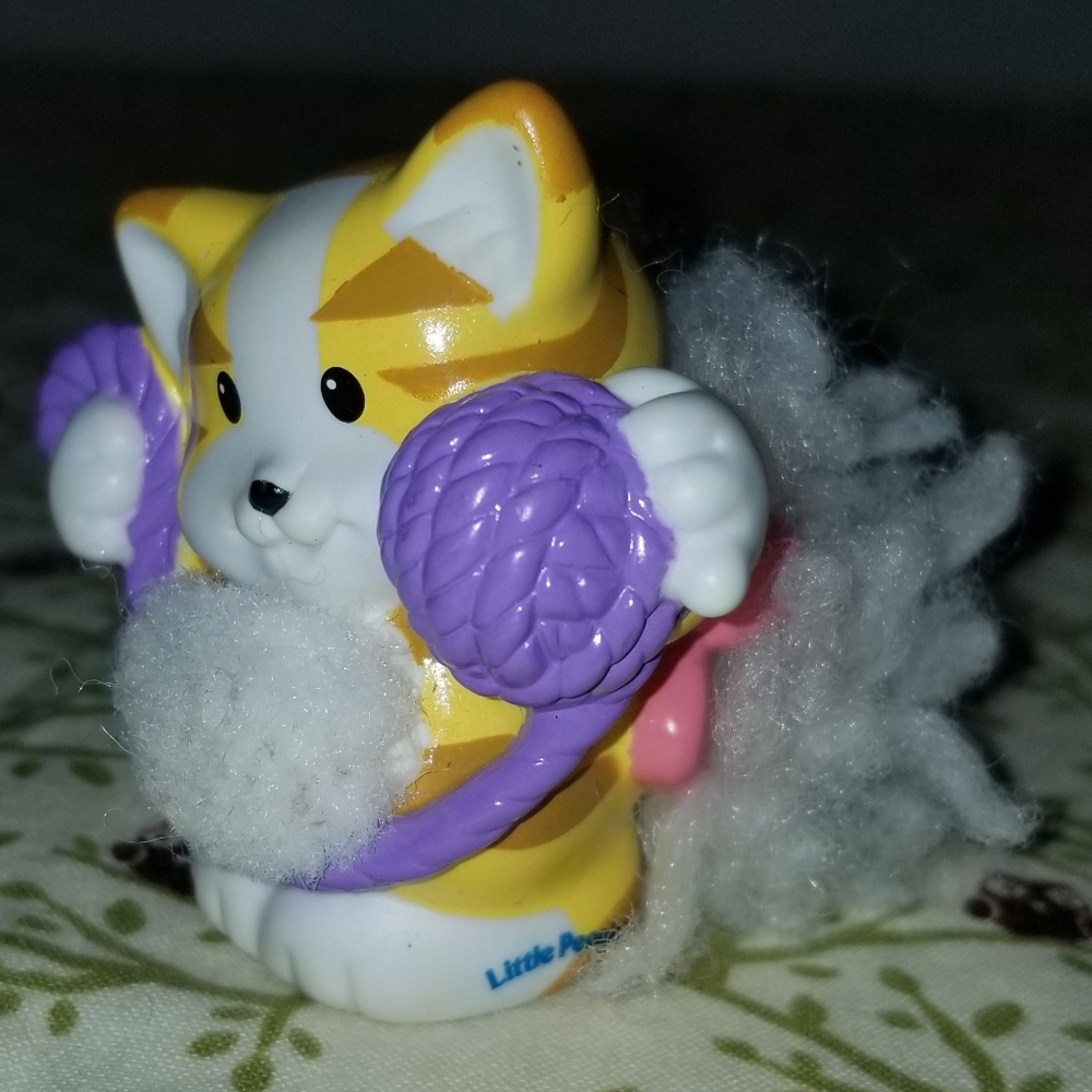 Fisher Price Little People Touch and Feel Tabby Cat Ginger Orange kitty Yarn